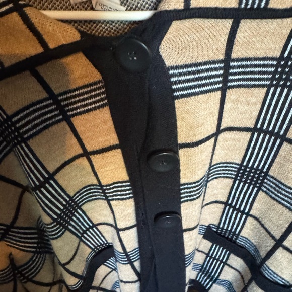 Chic & Timeless: Mercer Street Studio XL Tan & Black Plaid Button Cardigan - Picture 7 of 7